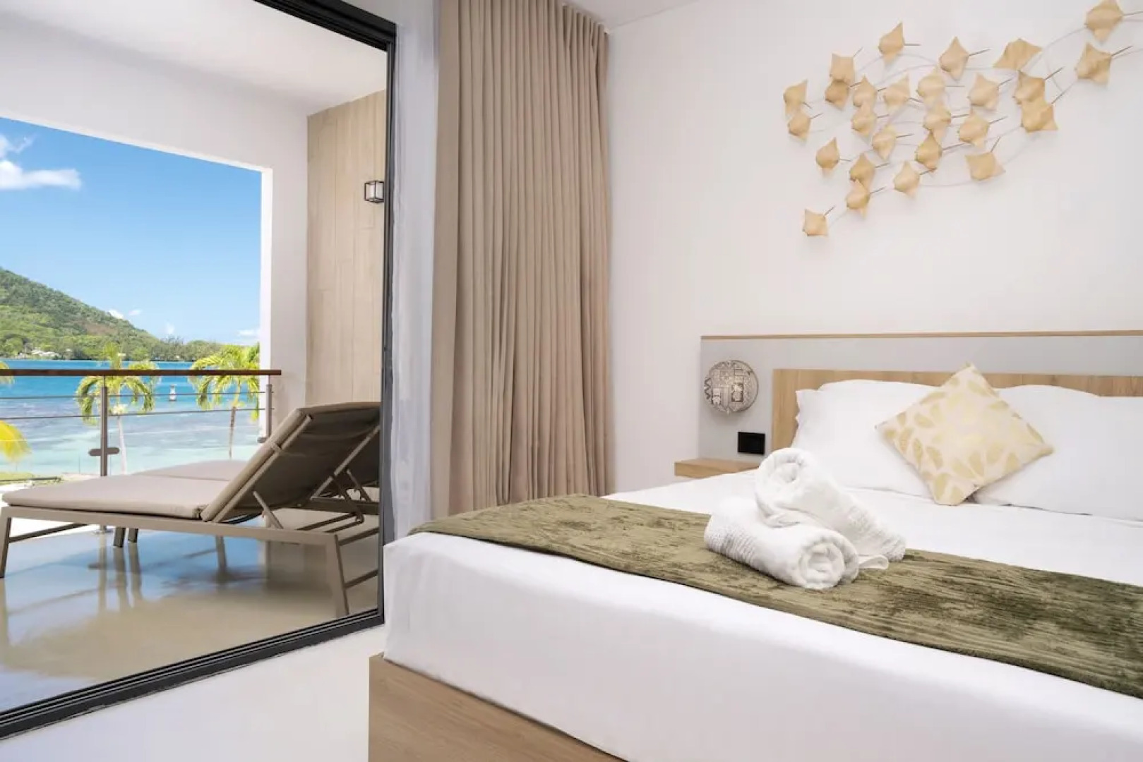 Cook's Bay Hotel and Suites