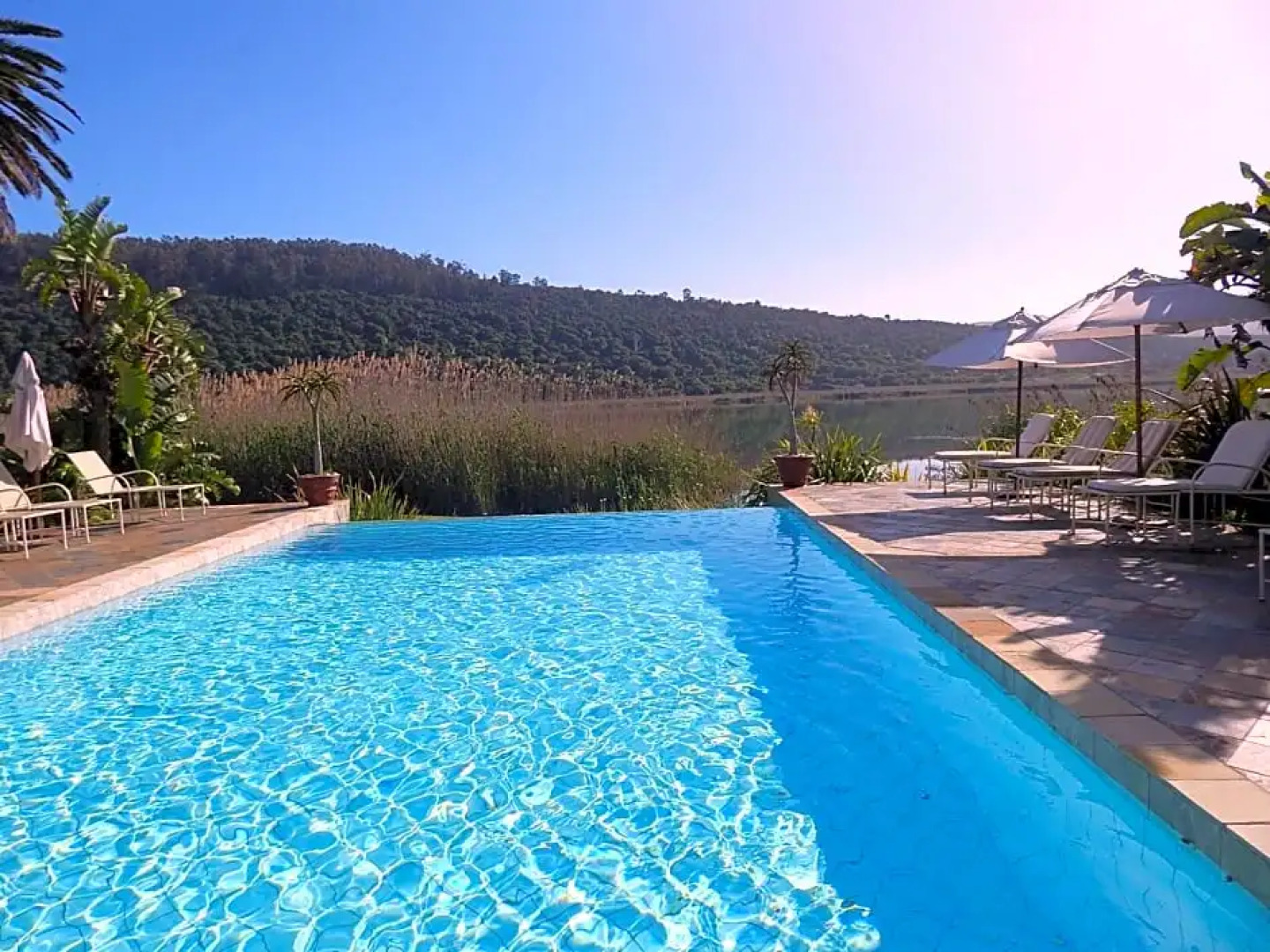 Traders Hotel & Restaurant