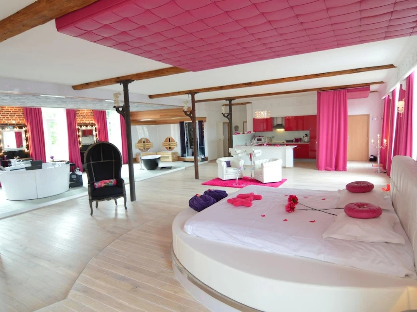 Lush Apartment with Sauna, Hot Tub, Mountain Views in Ensival