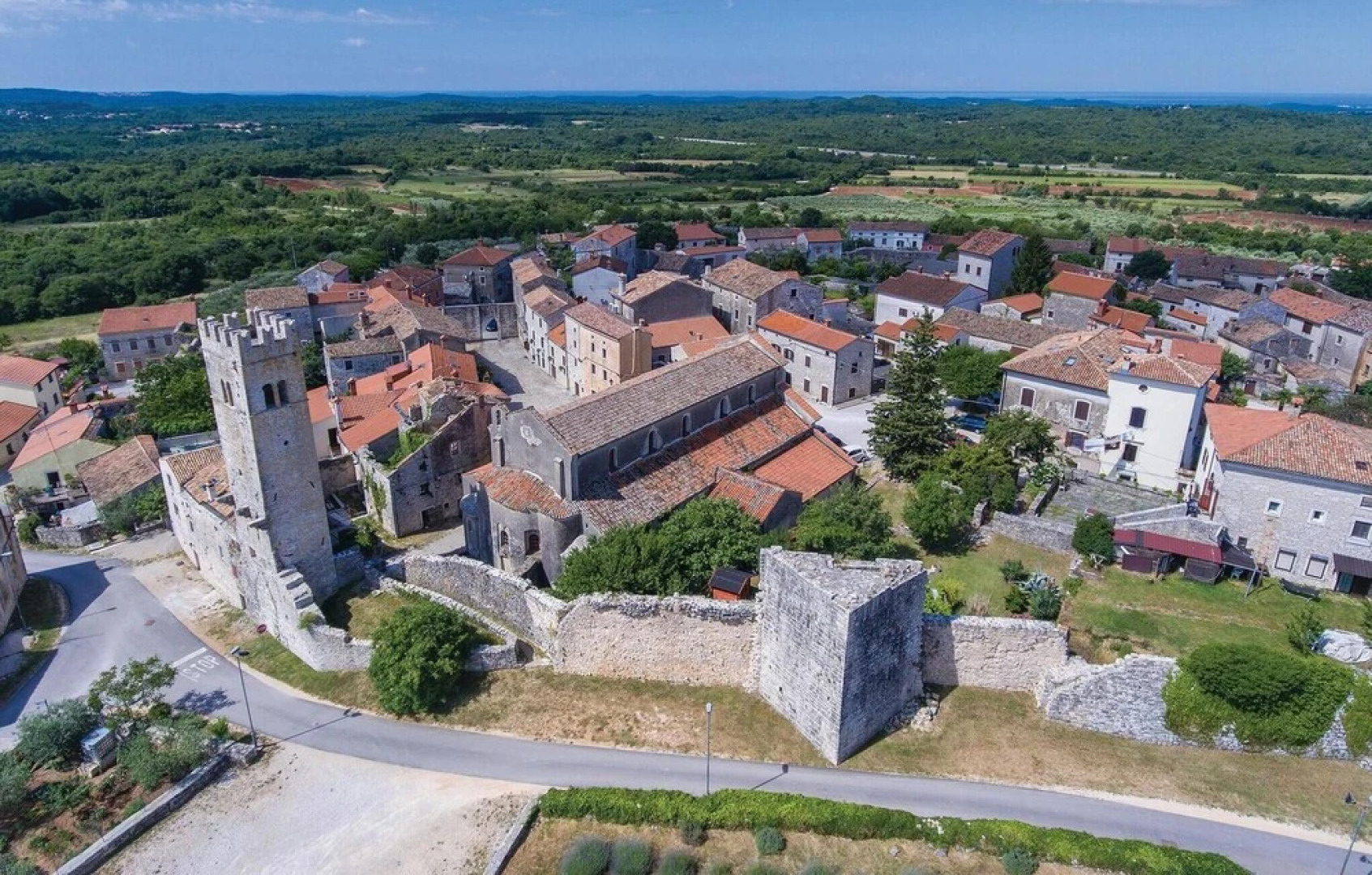 Amazing Home in Vosteni With 3 Bedrooms and Outdoor Swimming Pool