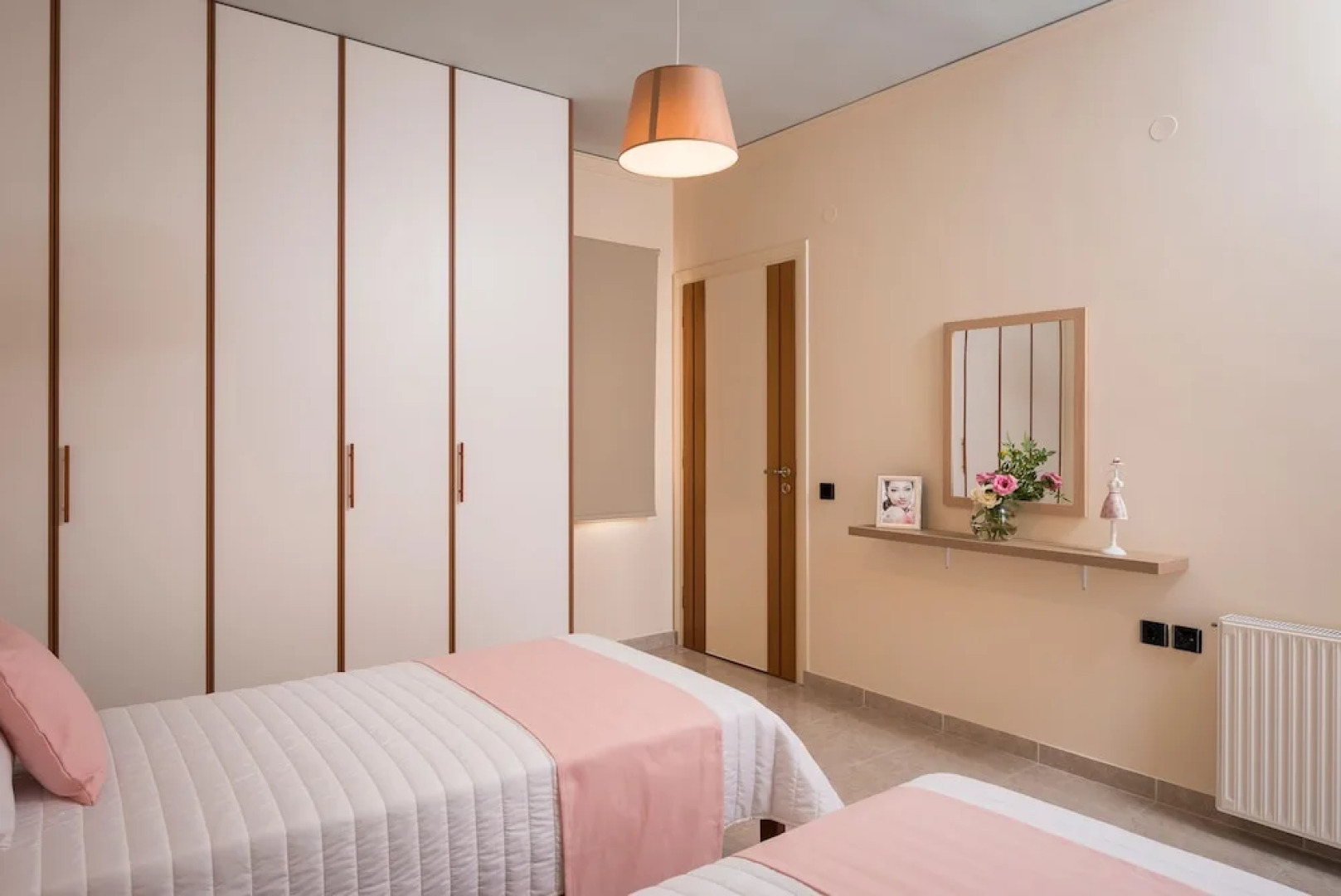 Steps to the Beach Spacious Home-Parking