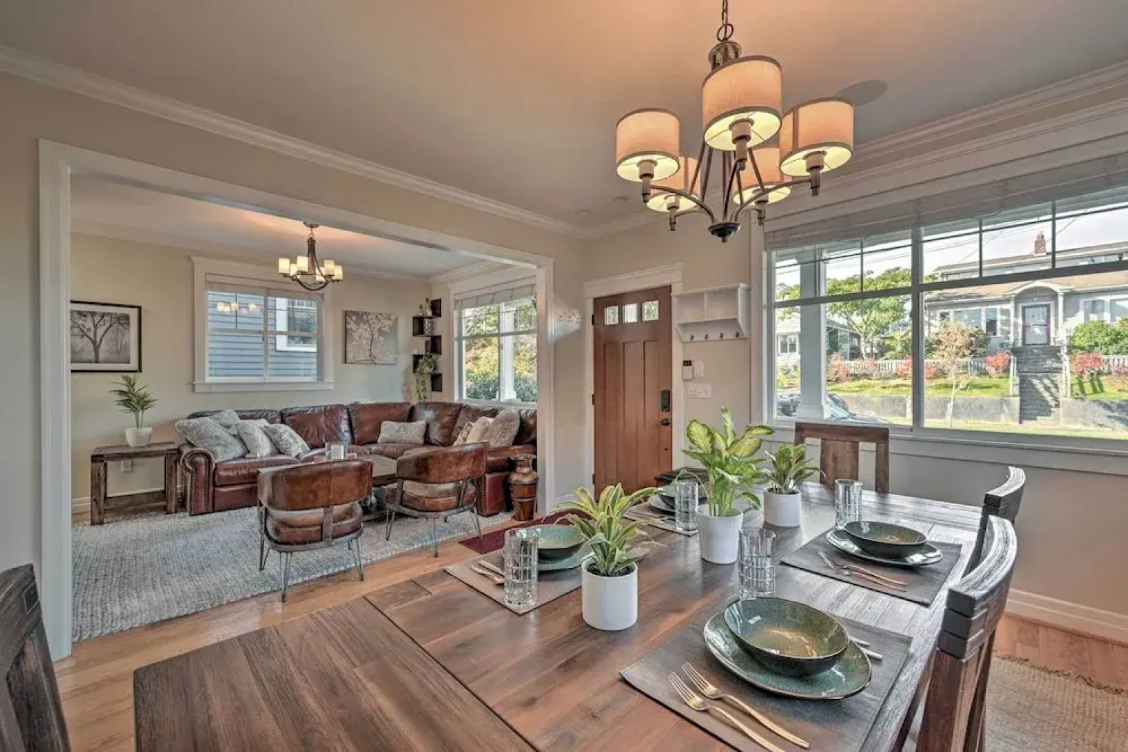 Sunny Seattle Home w/ Deck ~ 6 Mi to Downtown