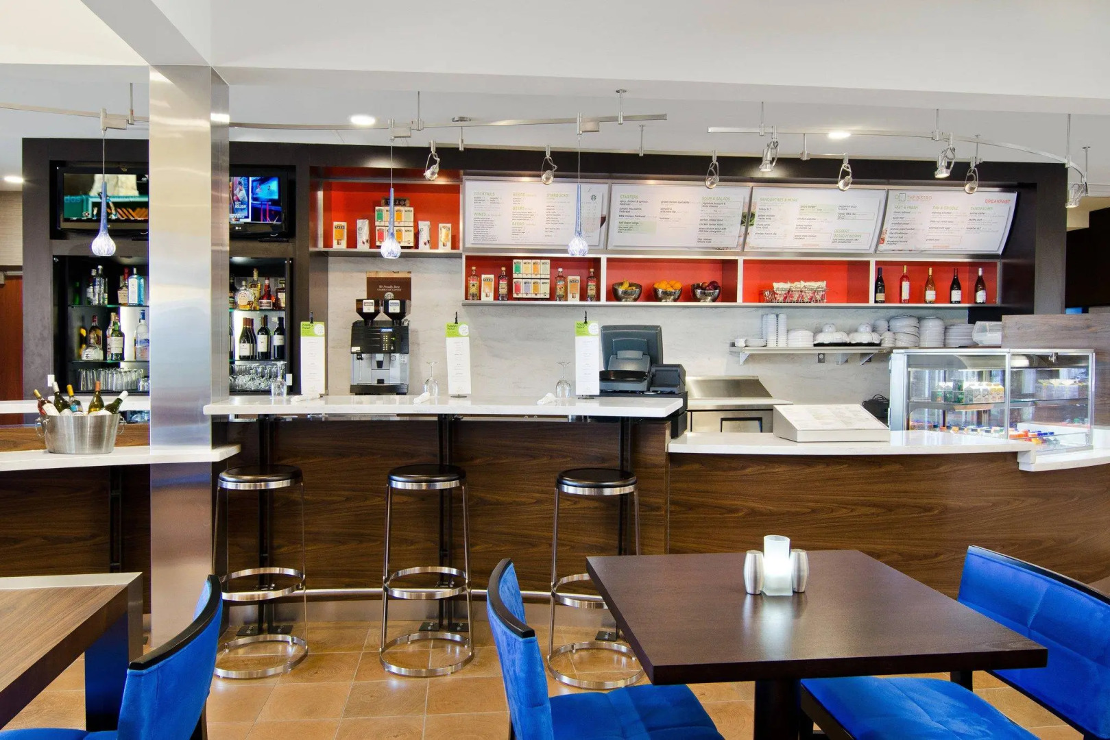 Courtyard by Marriott St Louis Westport Plaza