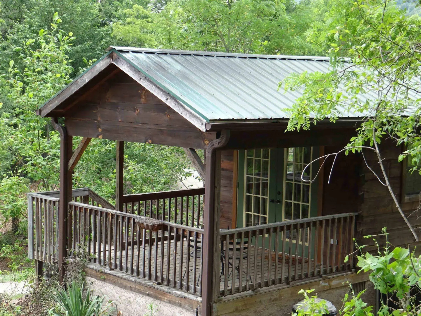 Engadine Inn & Cabins