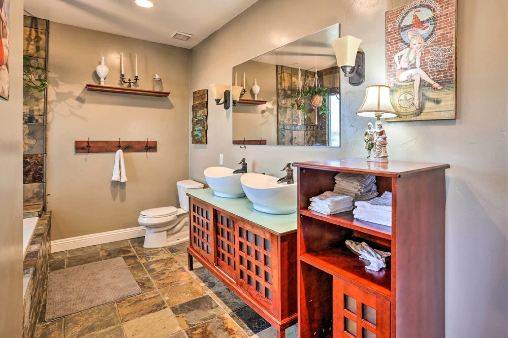 Lovely Lake Arrowhead Home w/ Private Hot Tub