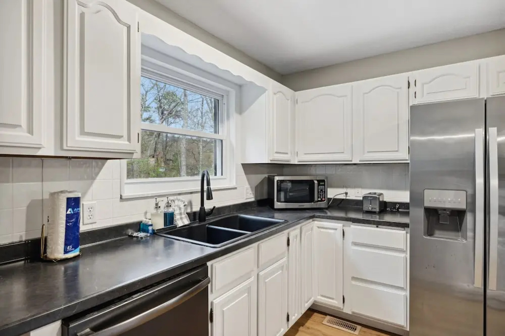 Bluff Mountain Bungalow 4 Bedroom Home by RedAwning