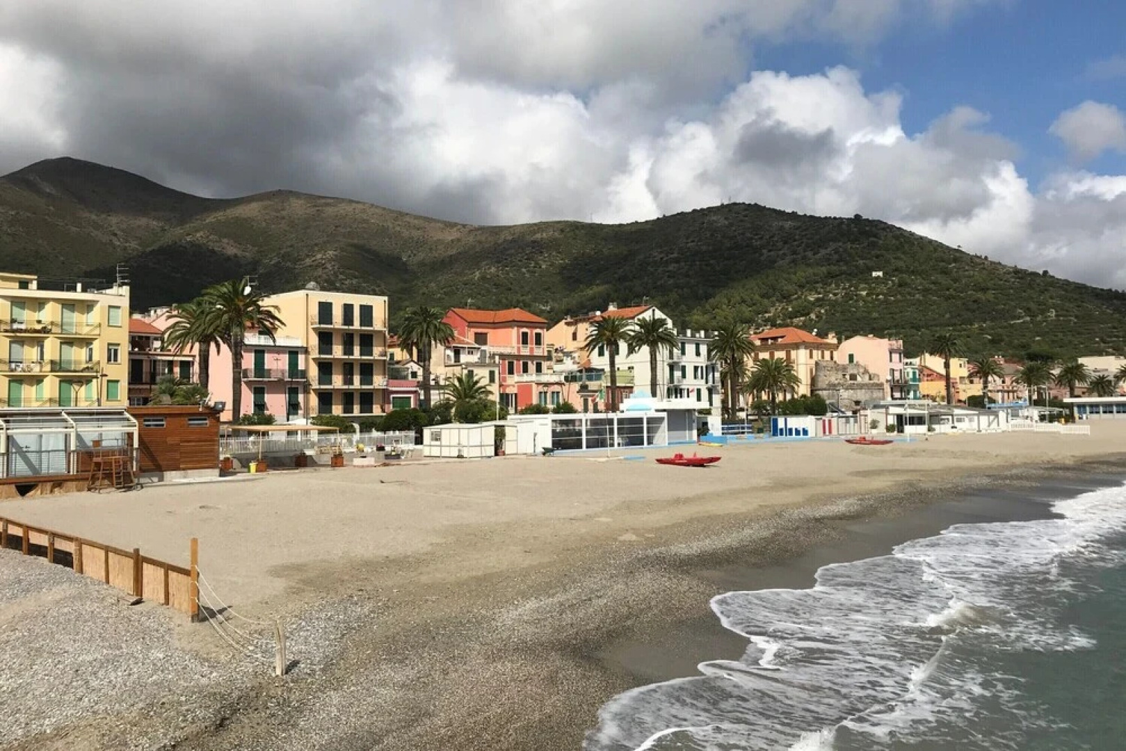 Merlo E - town center & private parking