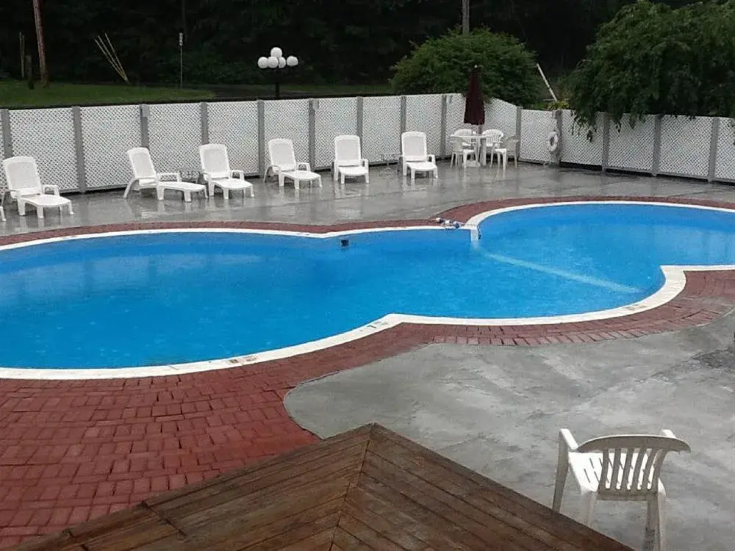 King Hendrick Motel
