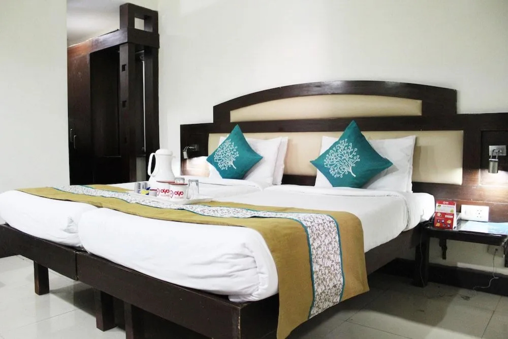 OYO 1818 Hotel Central