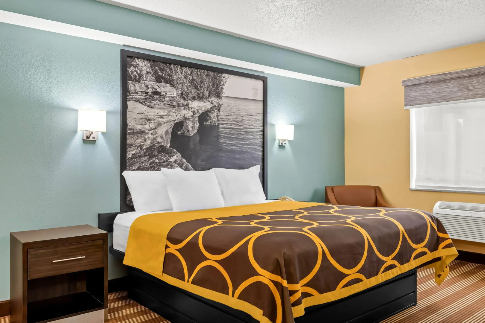 Super 8 by Wyndham Osseo WI