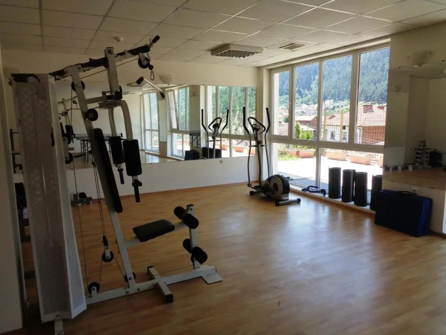 Luxury Studio, Eagle Rock Apartments