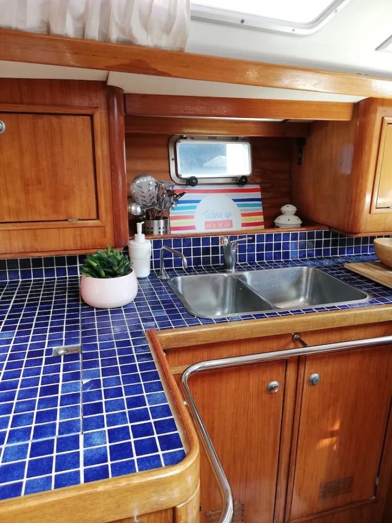 Amber Sun - Boat & Breakfast