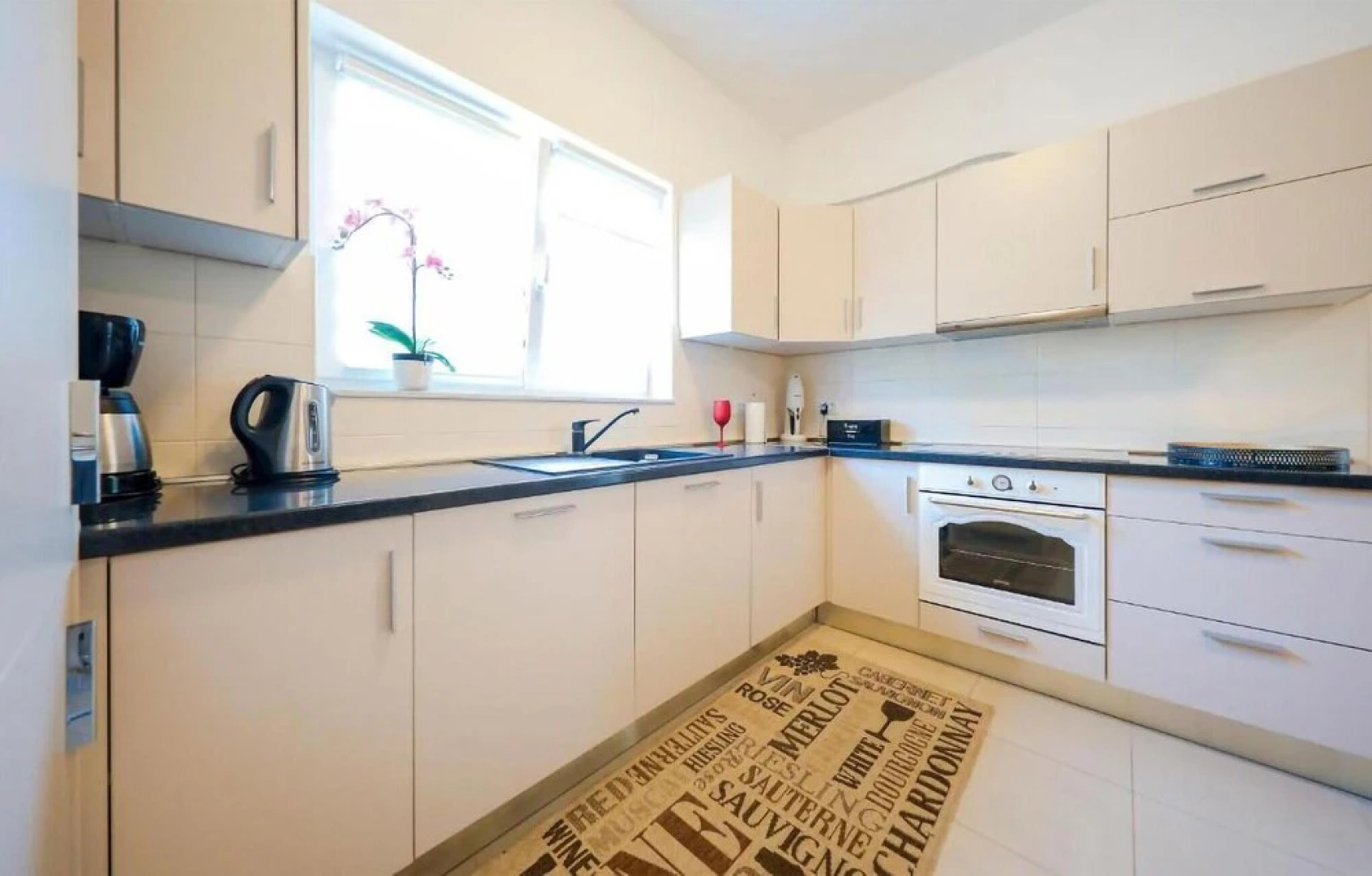 Amazing Home in Ist With 3 Bedrooms and Wifi