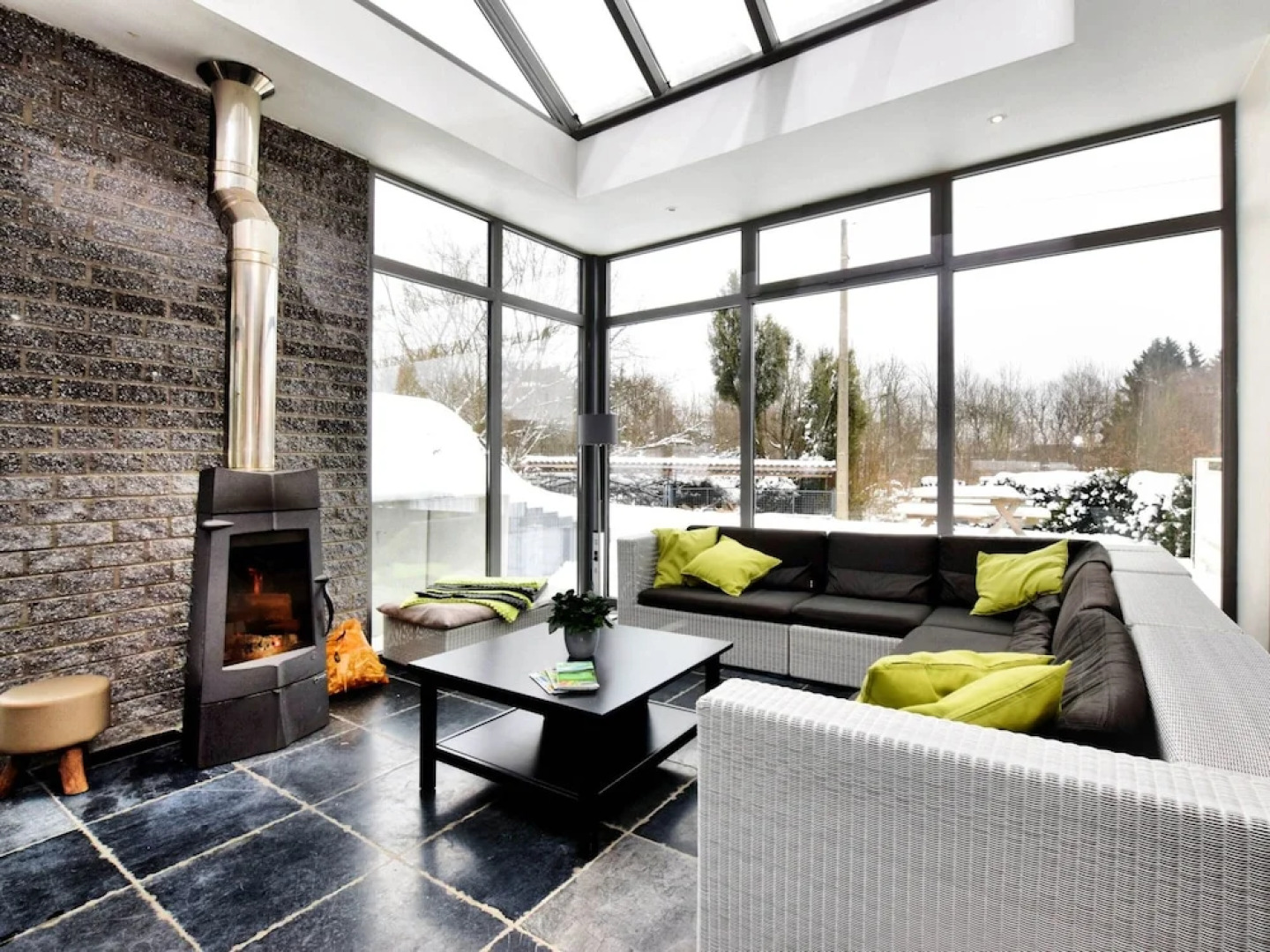 Luxurious Holiday Home in Courtil with a Jacuzzi