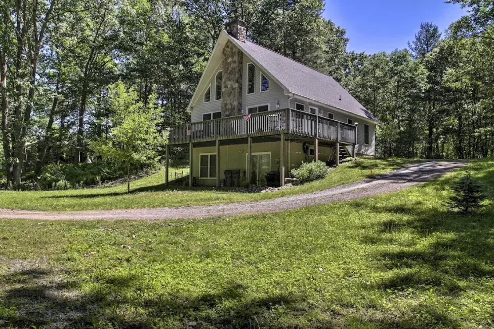 Spacious Home w/ Deck, Grill & Delaware River View