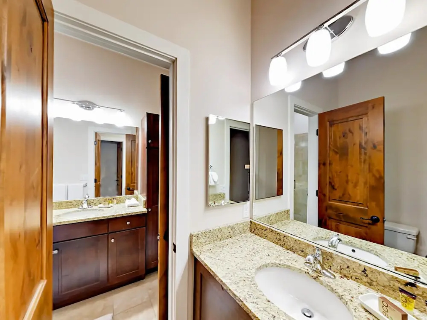 2BR Hot Tub Condo in Newpark by RedAwning