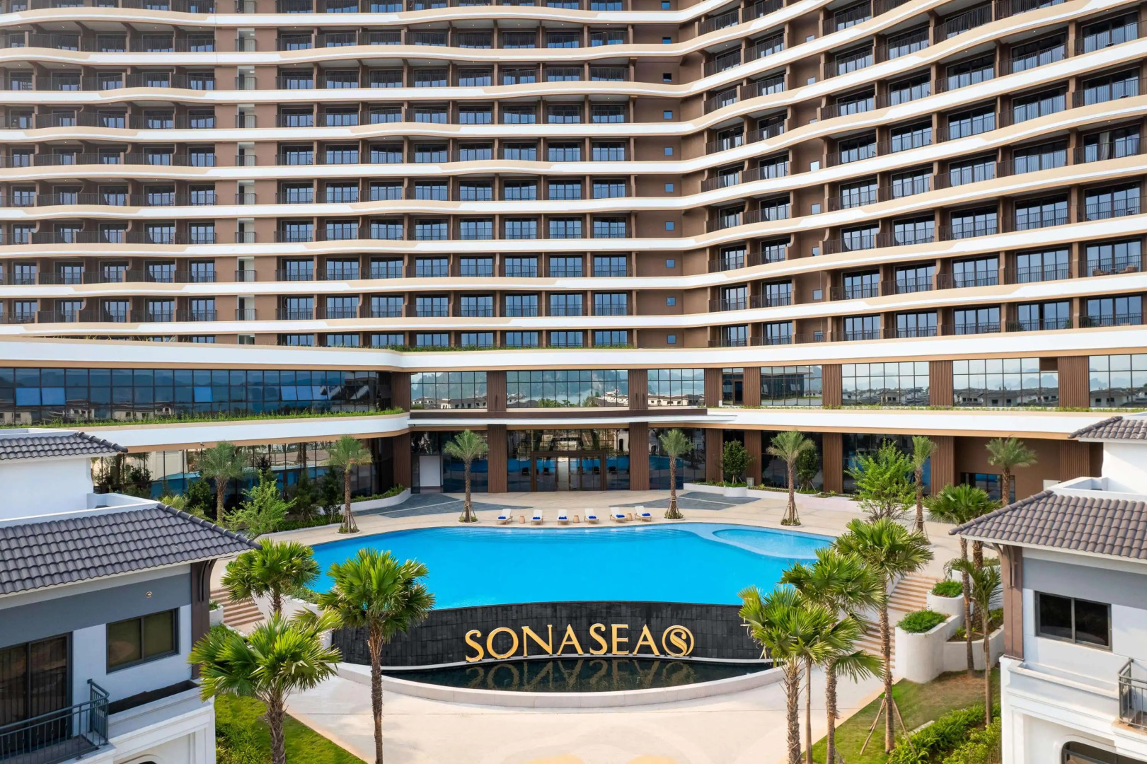 Wyndham Garden Sonasea Van Don