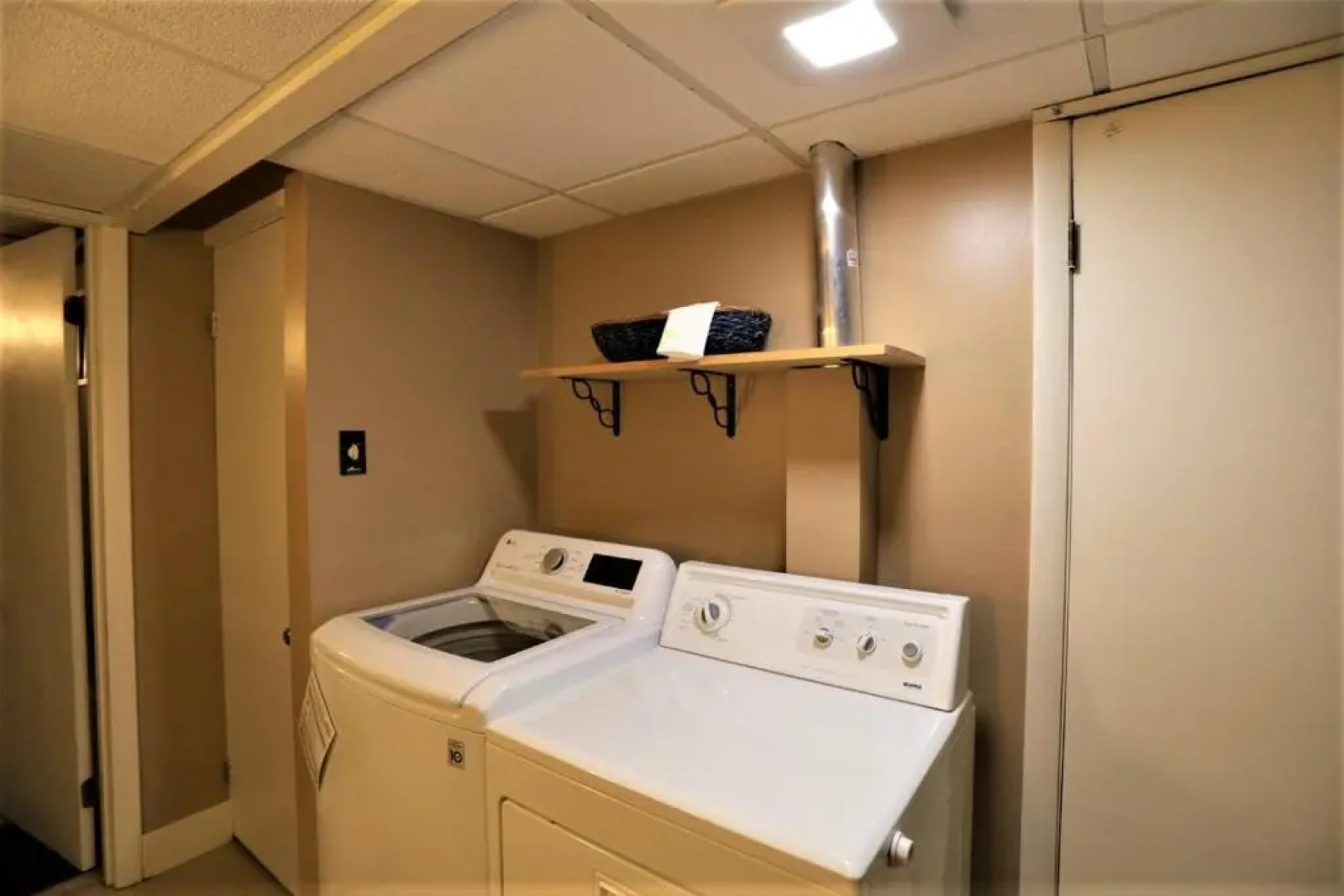 Pet-friendly Private Vacation Home in the White Mountains - Sh70c