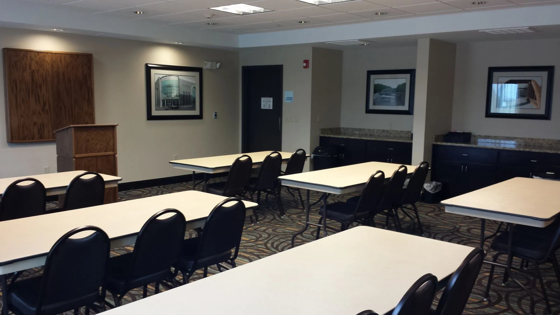 Holiday Inn Express & Suites Nevada by IHG