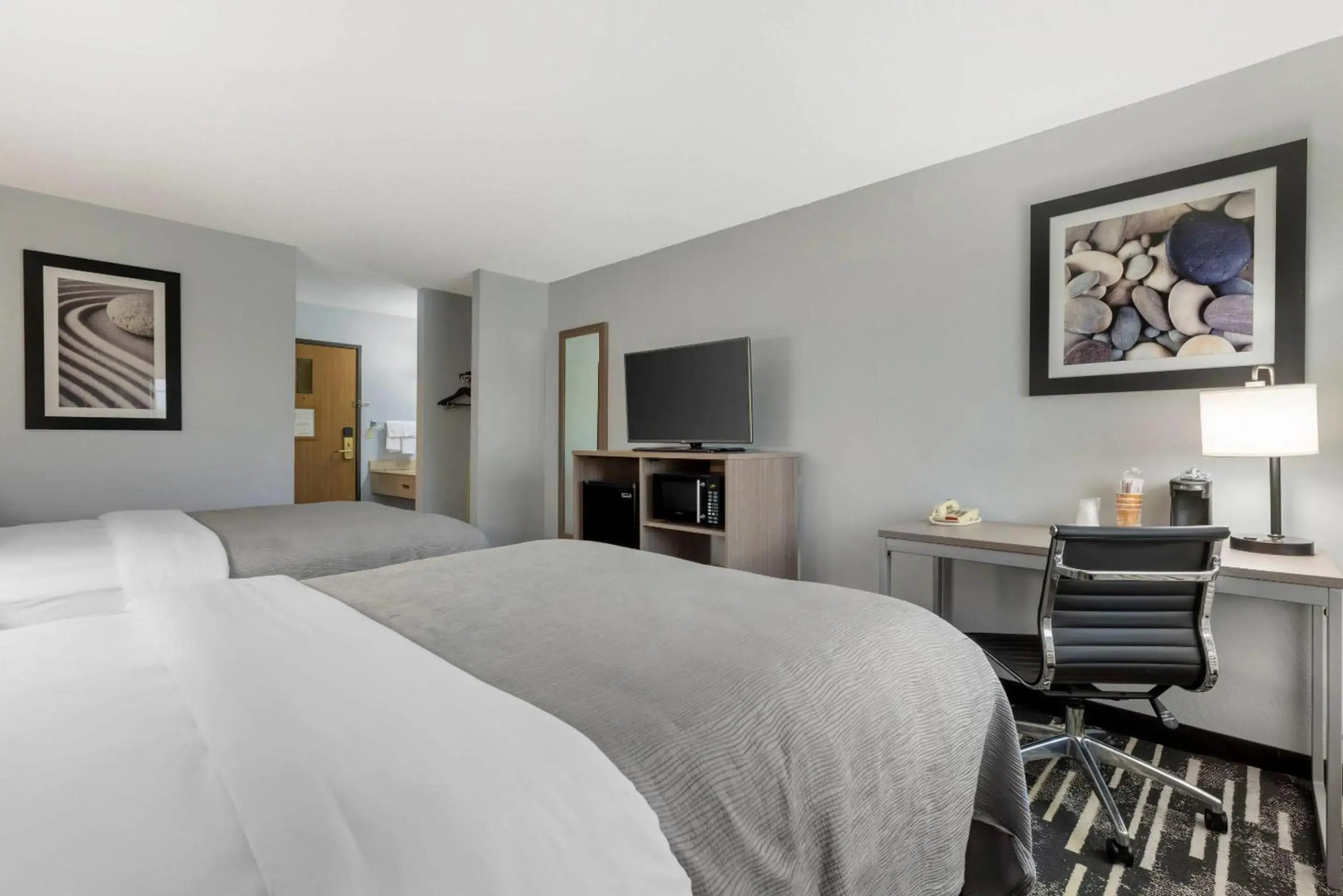 Quality Inn Chesterton near Indiana Dunes National Park I-94