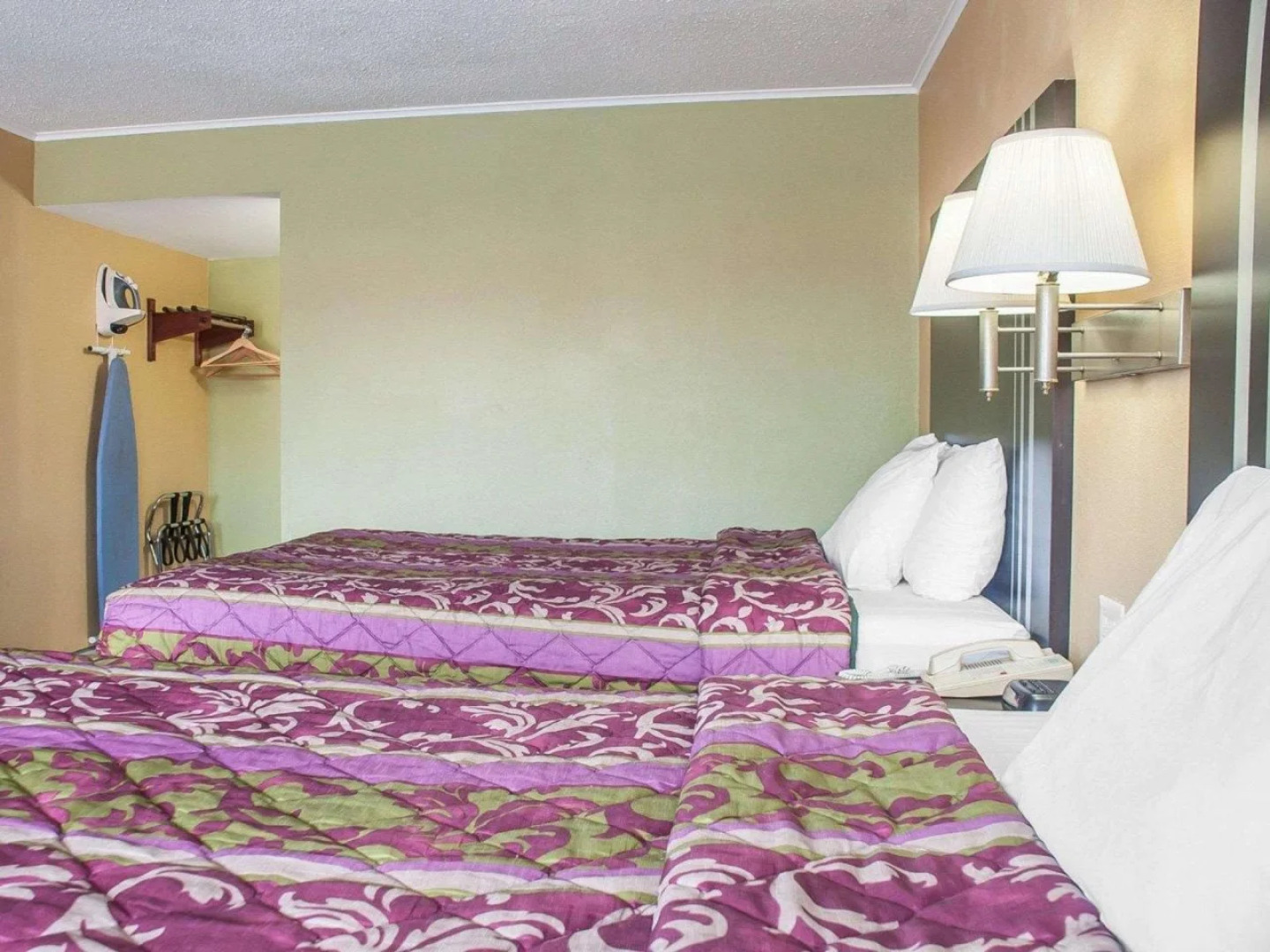 Amherst Inn & Suites