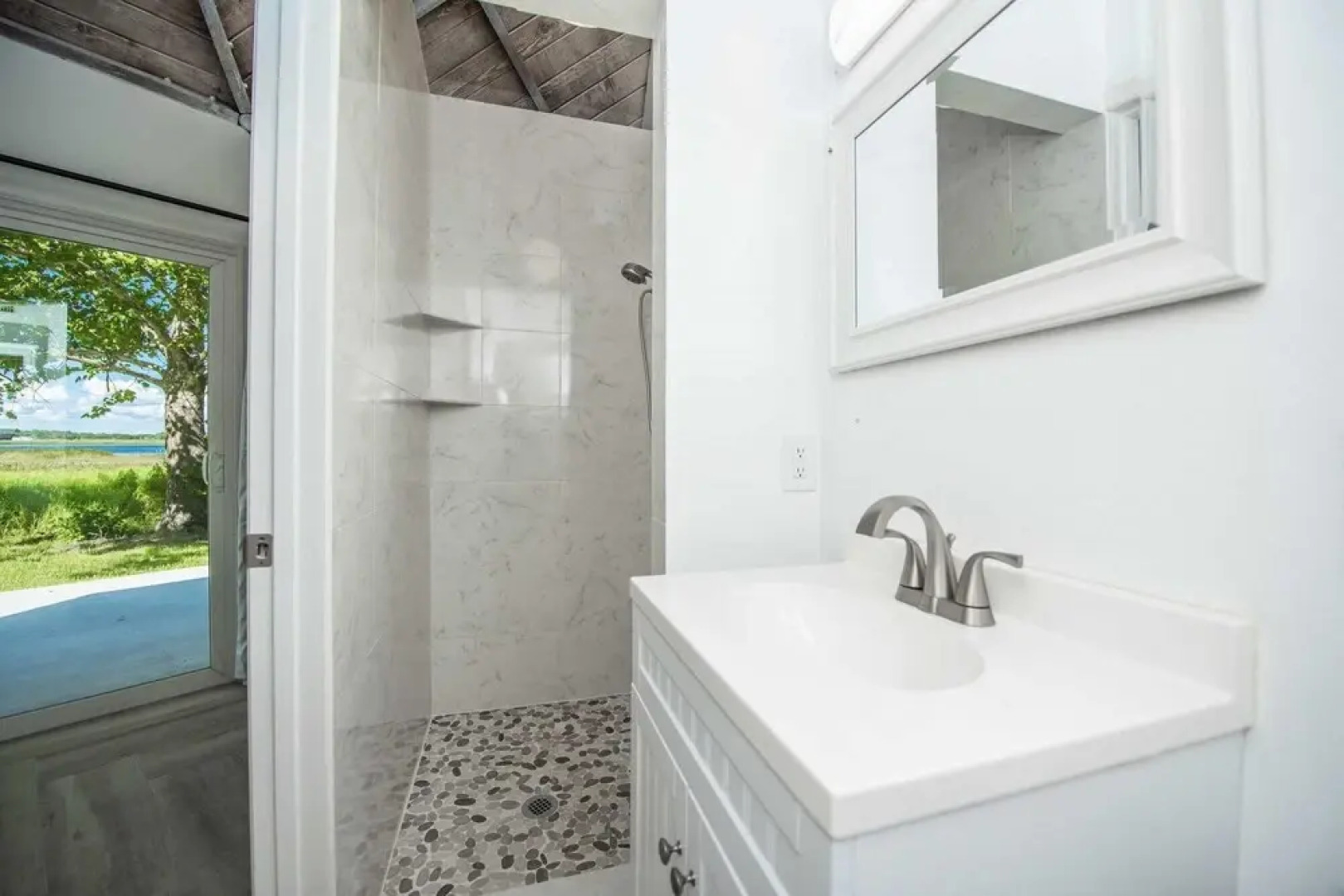 Room 04 - Lake Sumner