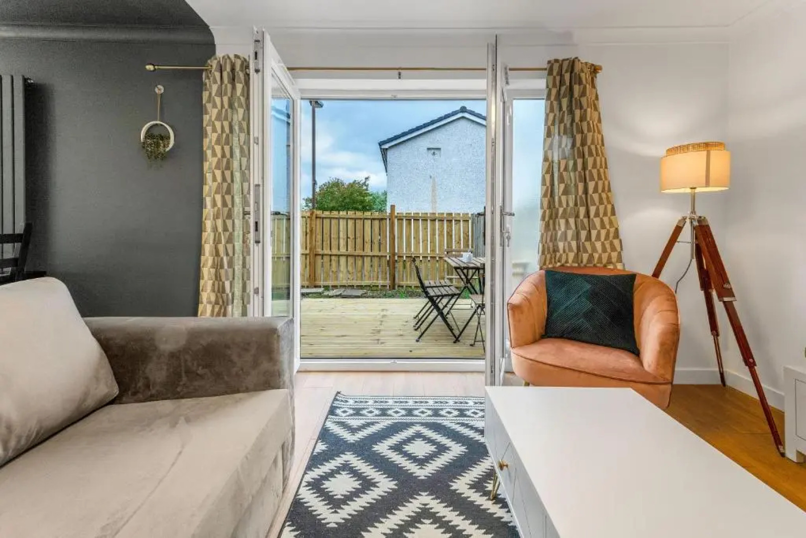 Cheerful Stays - Livingston - 4 Bedroom 3 Bath Home