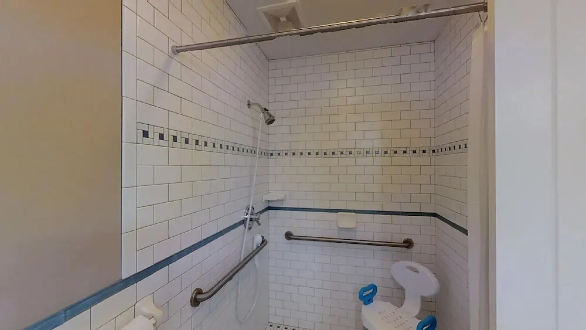 The Tides Inn in Lincoln City 4 Br home by RedAwning