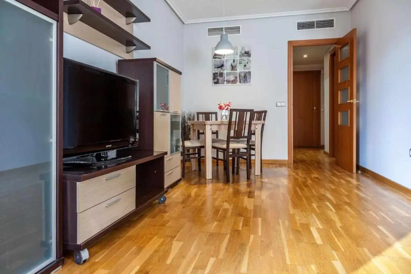 Valencia Flat Rental Swim and Paddle