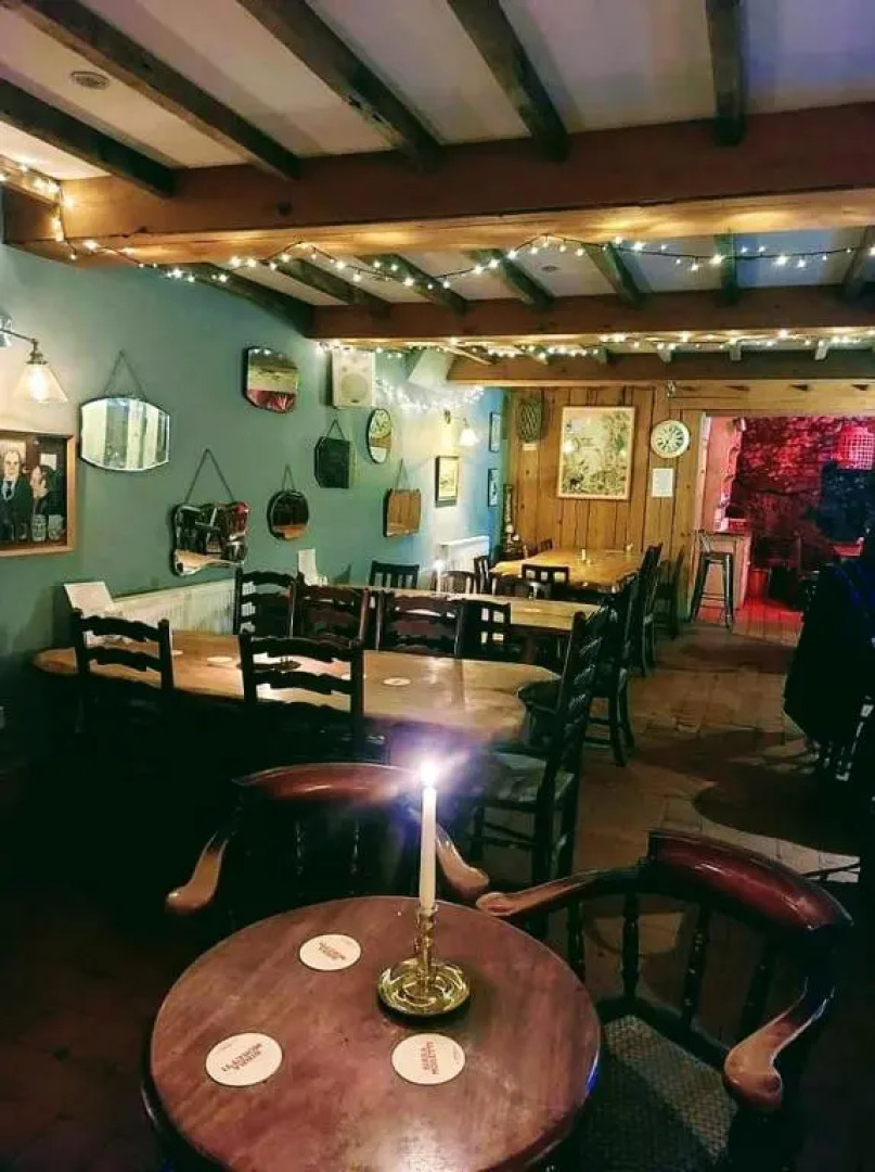 Llandudno apartment, quirky pub with tropical beer garden