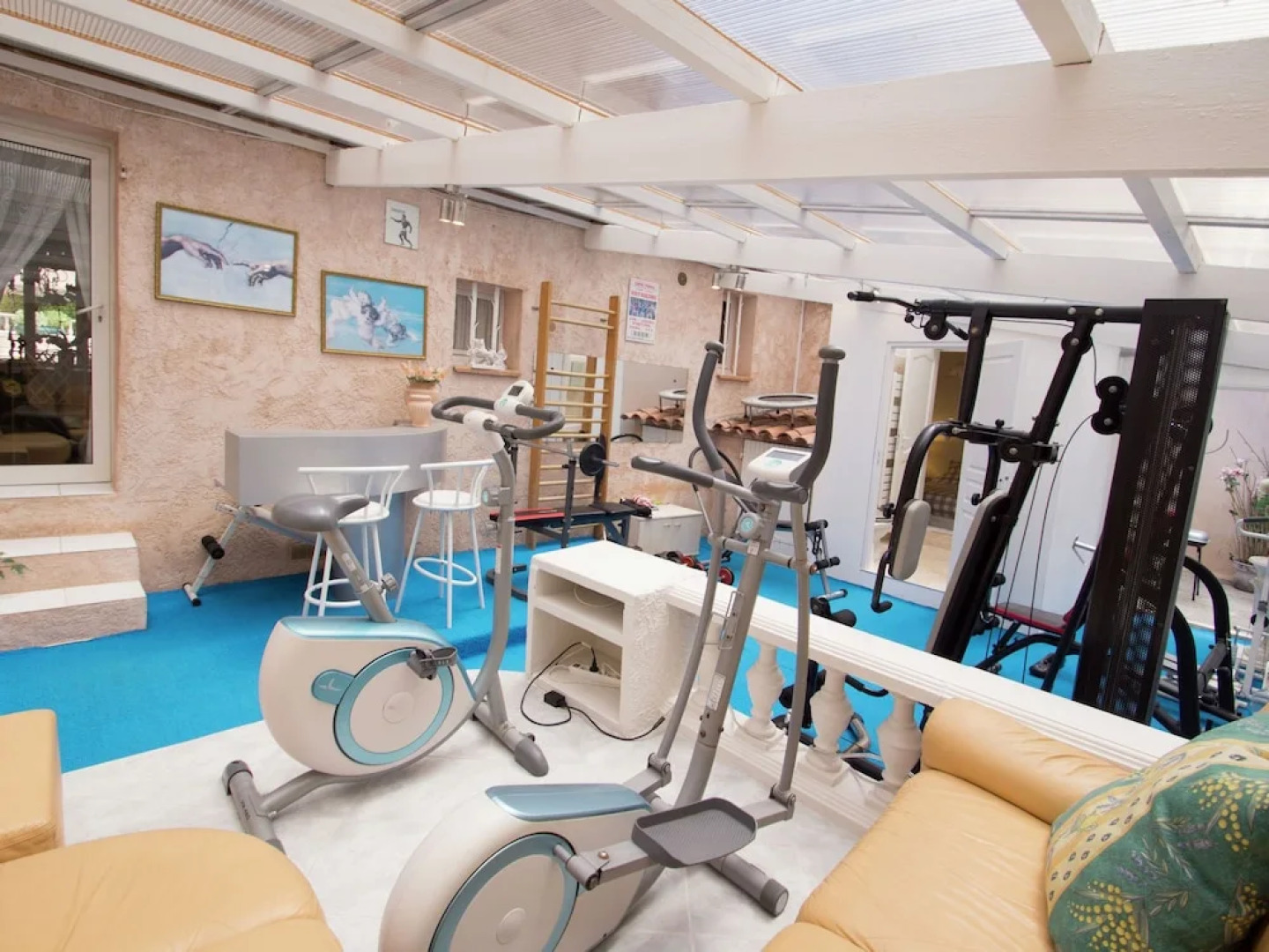 Lavish Villa in Mouans-sartoux With Sauna