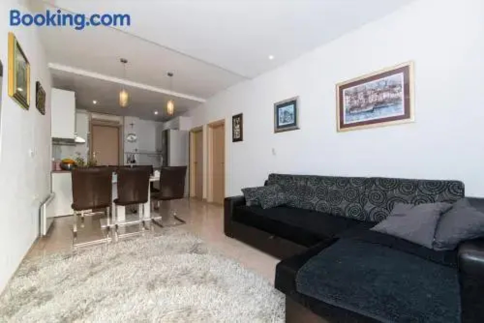 Family friendly apartment, great for children, huge yard and lots of toys