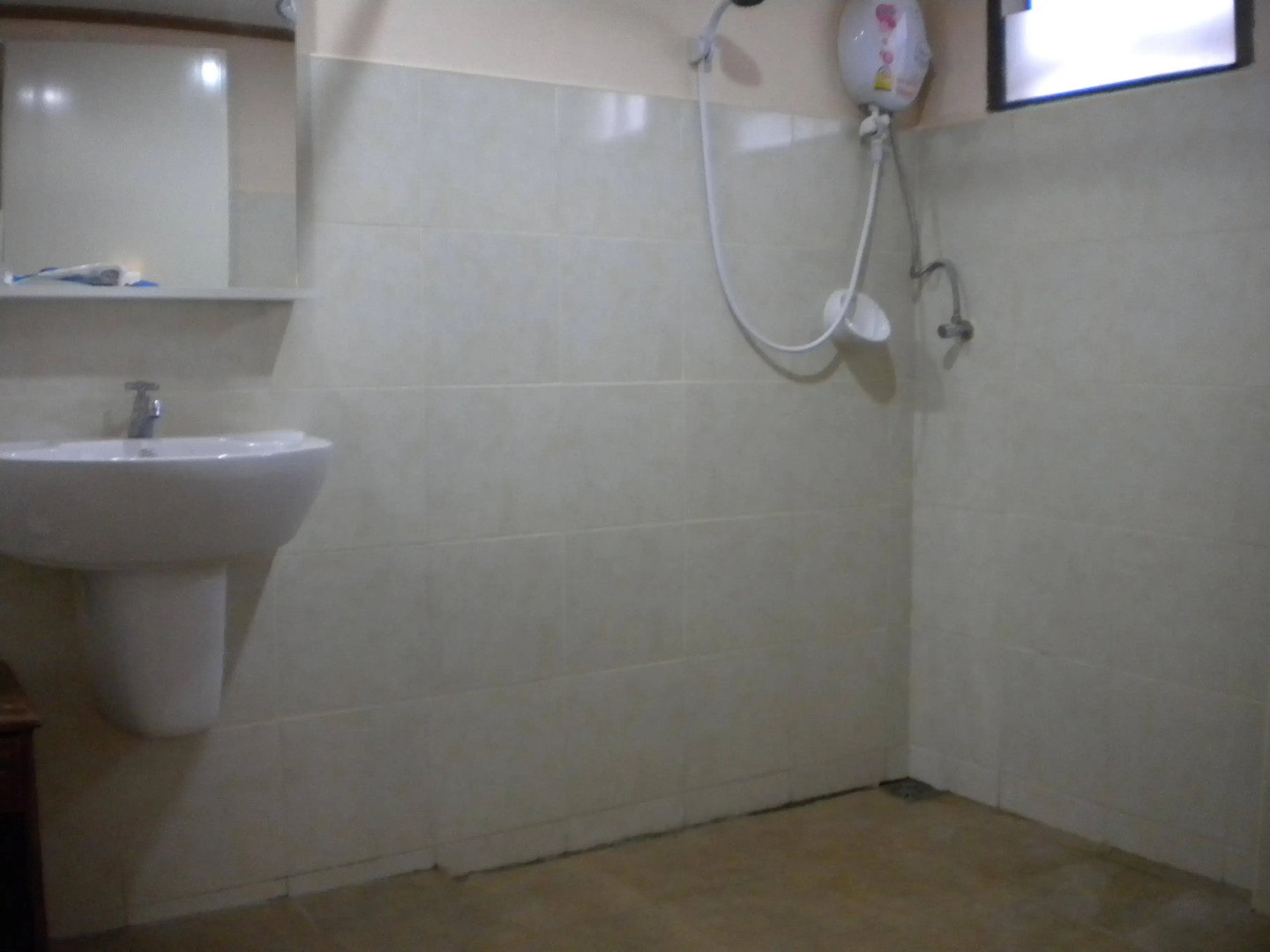 Chandra Varin Hometel