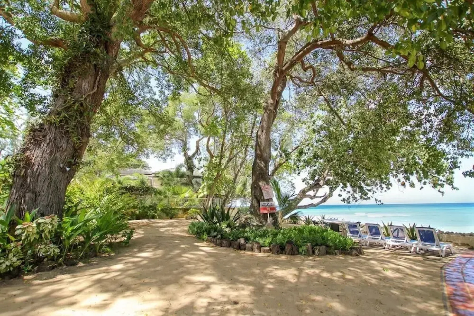 Beachfront Classic 3-bed House - Whitecaps by BSL Rentals