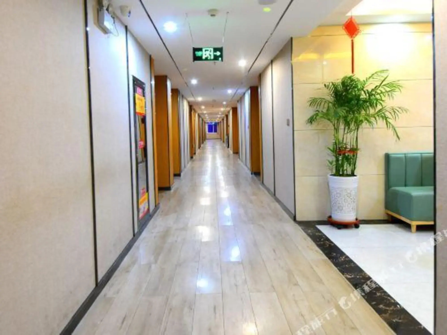 No.99 Holiday Hotel (Yinchuan Baohu Park)