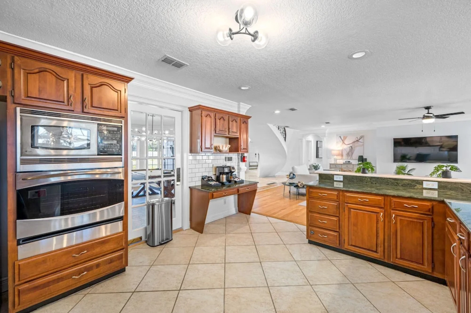 Exquisite Bayview Villa With Pool and Games!