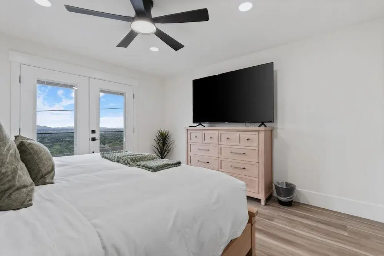 All-new Luxe Stay Views, Sauna & Hot Tub 7 Bedroom Villa