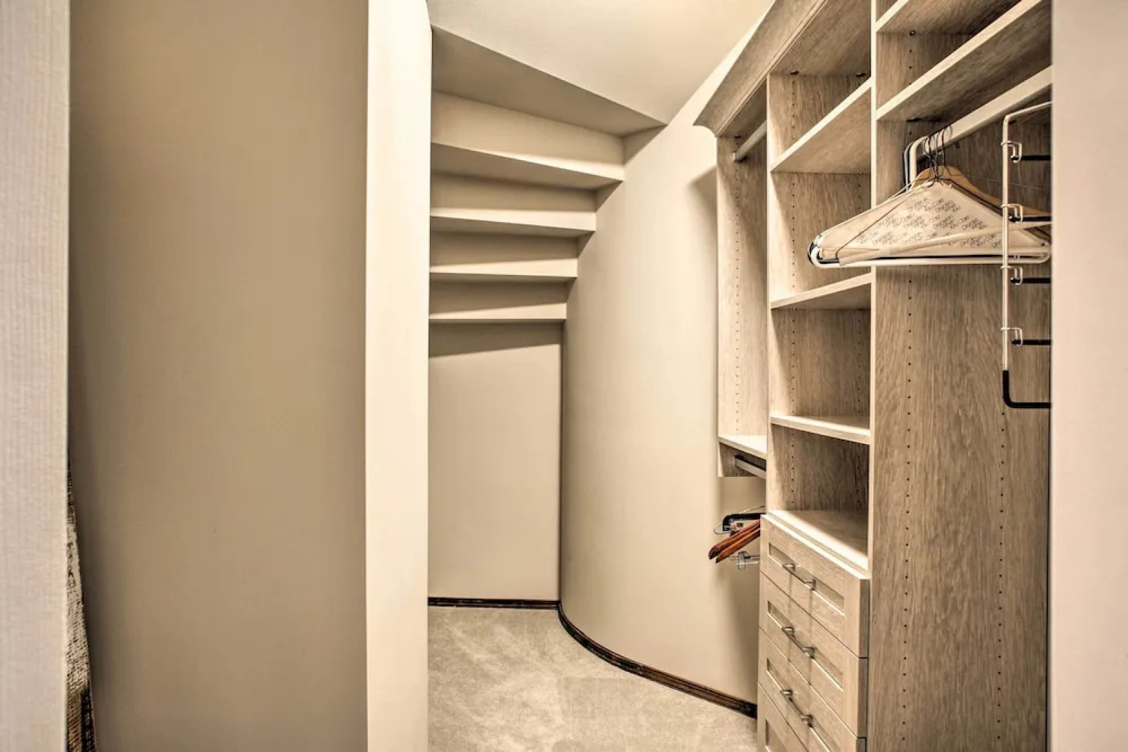 Luxurious Liberty Lake Hideaway w/ Hot Tub!