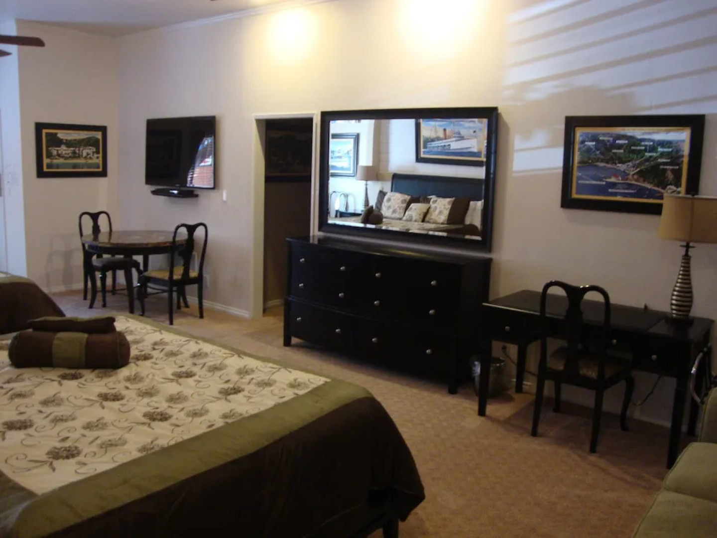 Catalina Courtyard Suites