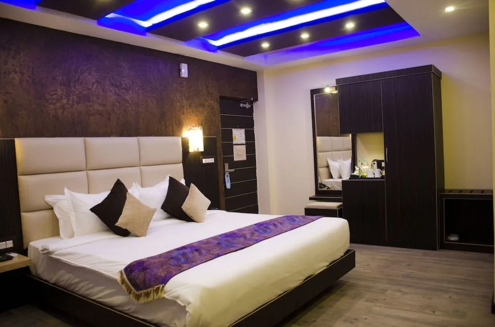 Dolphin Chocolate Inn