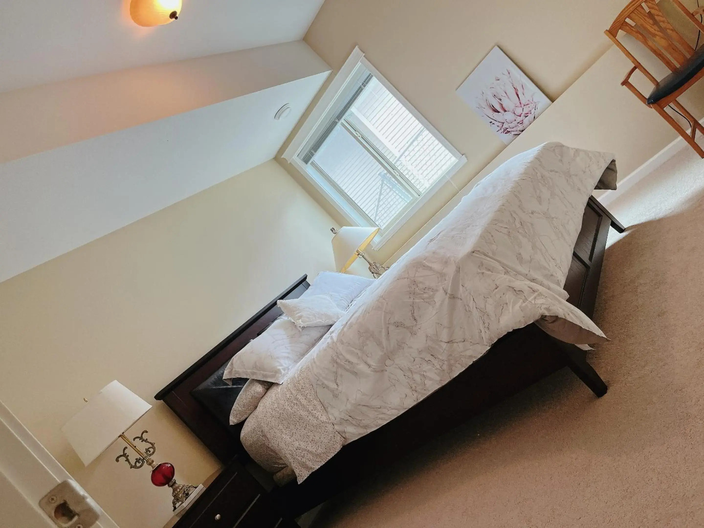 Peaceful and Spacious Lake View