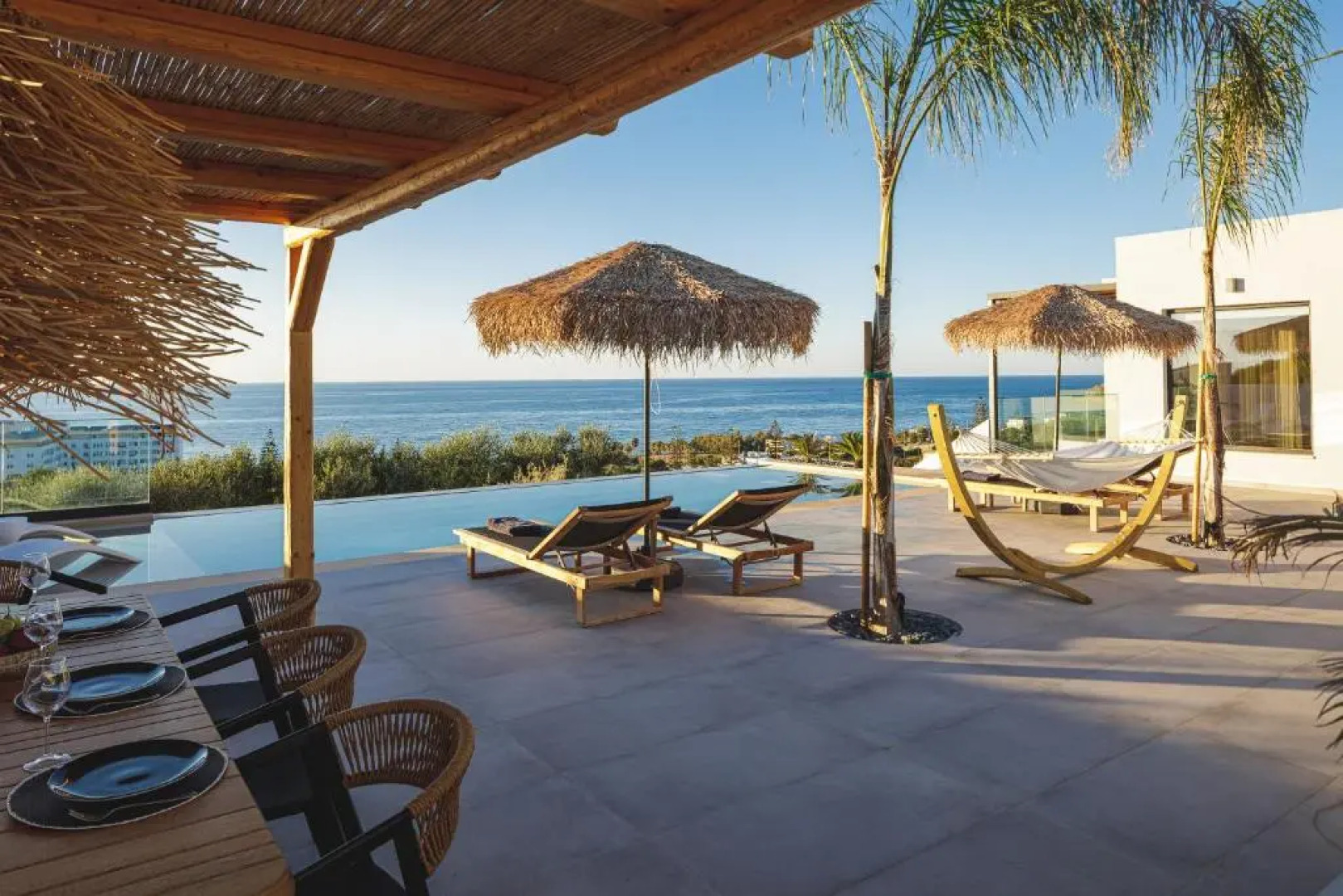 Bohemian Villas with Private Infinity Pool, Jacuzzi & Seaview, 15min from City Center