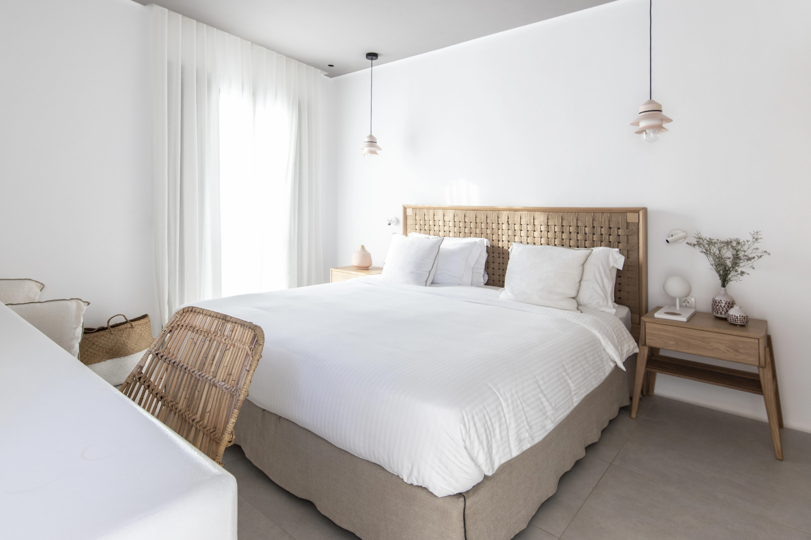 Adorno Beach Hotel & Suites