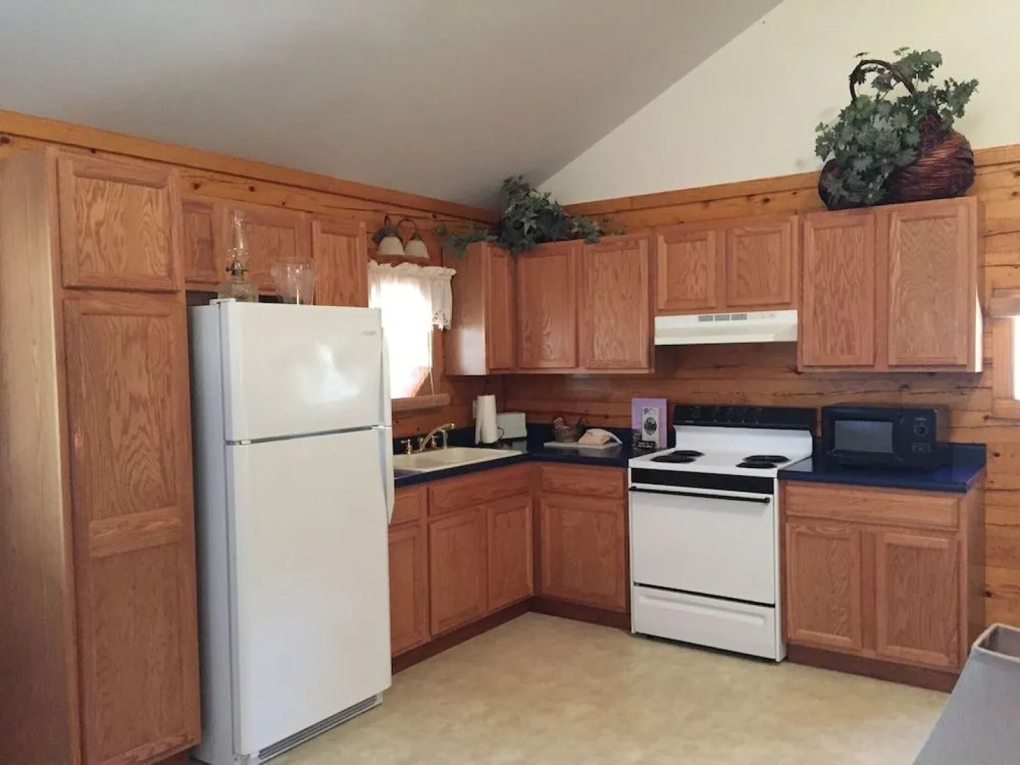 Wisteria Lane Lodging