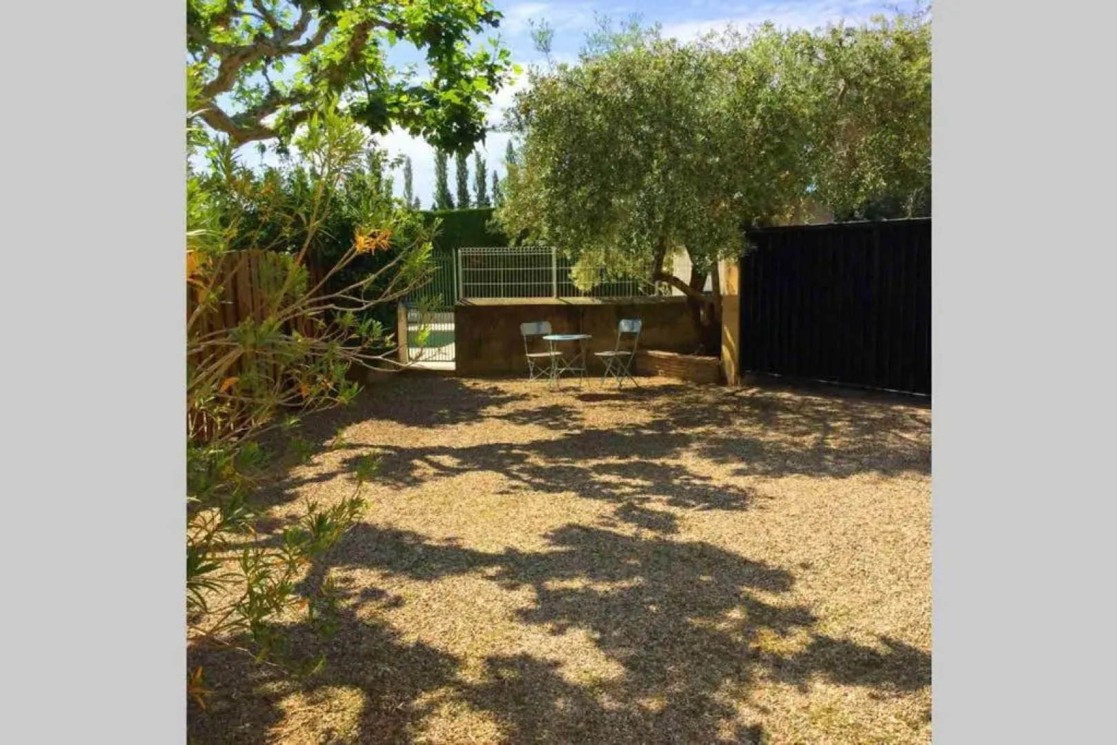 Partie d'une ferme provençale avec piscine privée, située proche d'Avignon, à Bédarrides, 6 prs, LS6-342-FRAGOUN