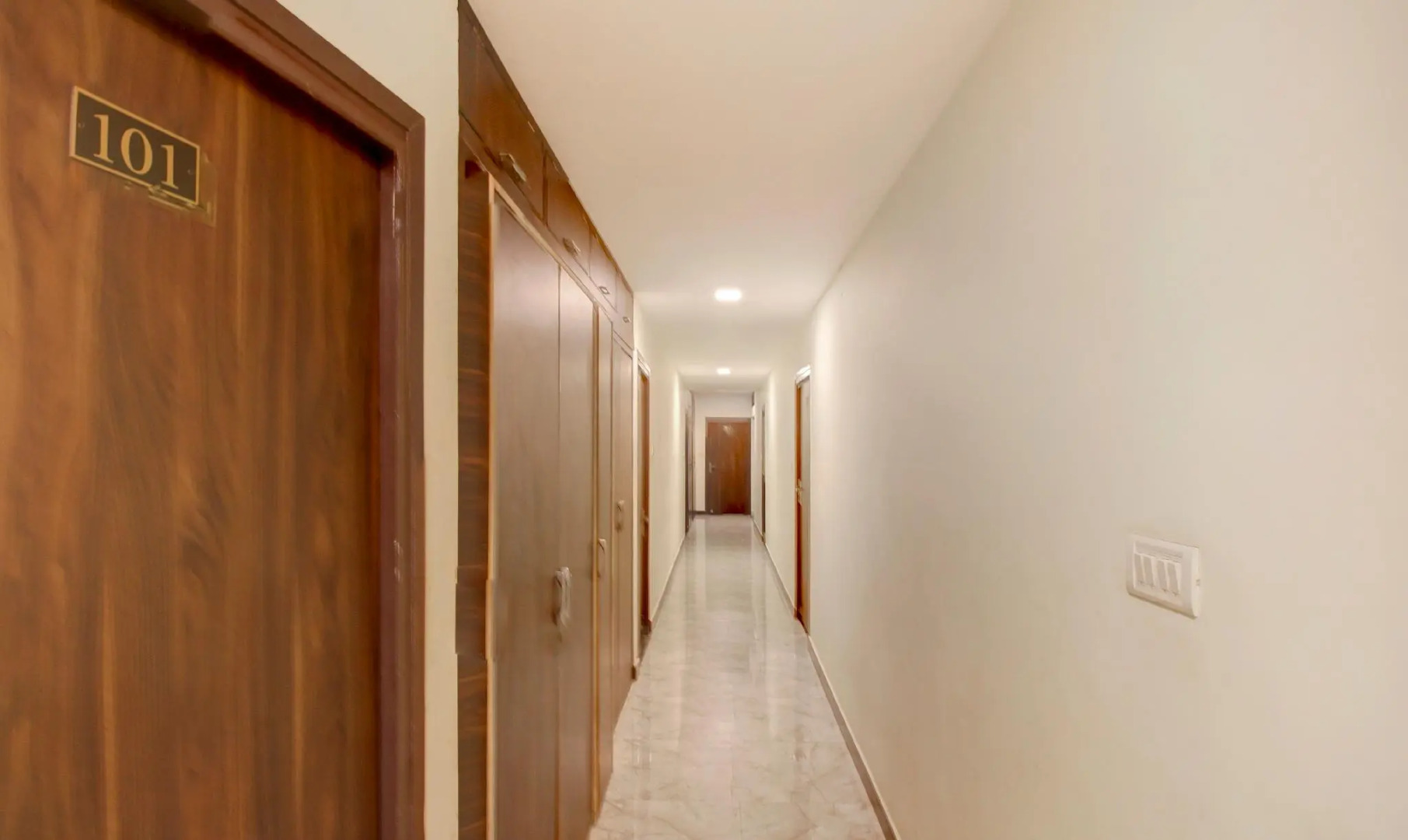 Itsy Hotels Royal Monarch