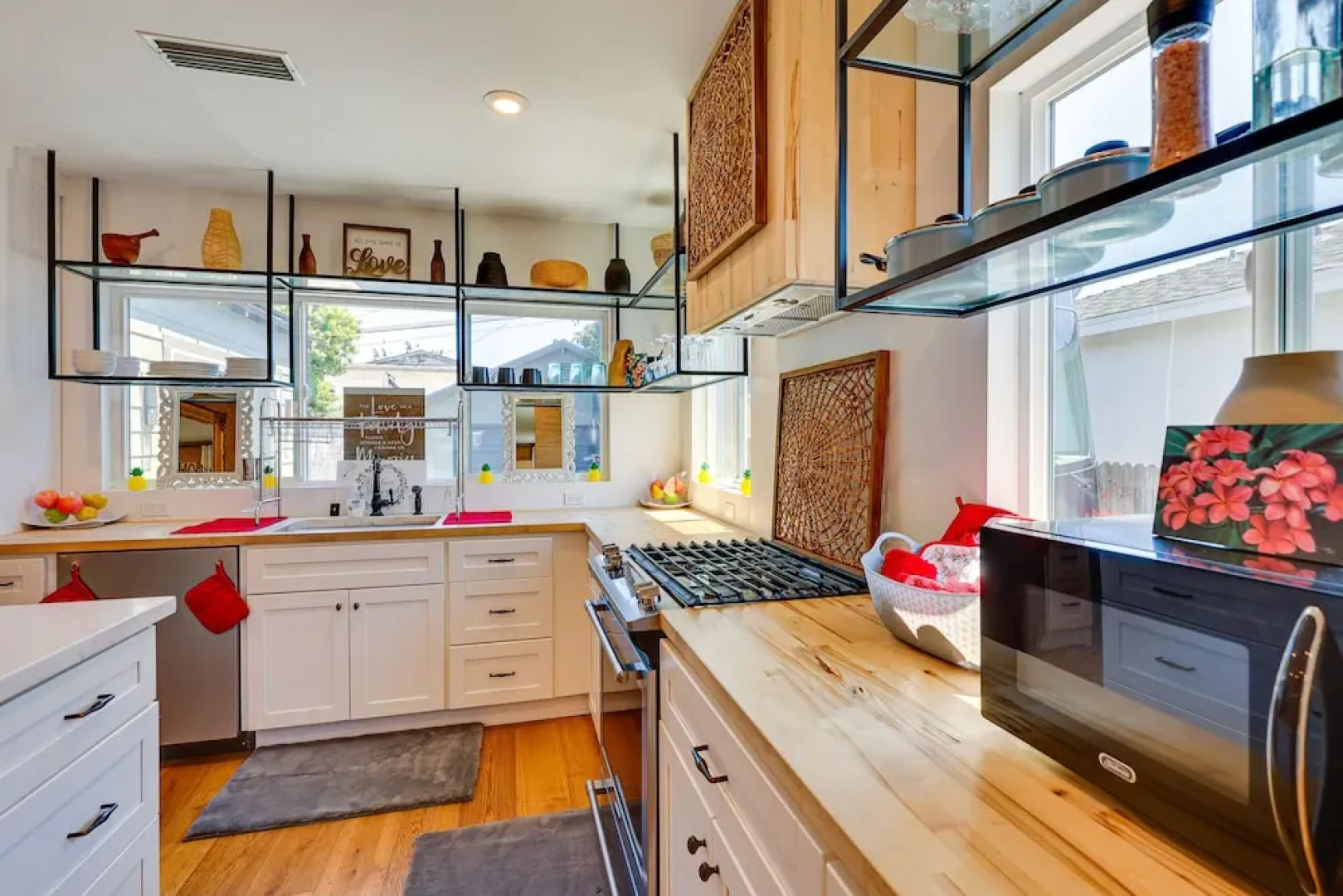 Hawthorne Home w/ Covered Patio & Basketball Court