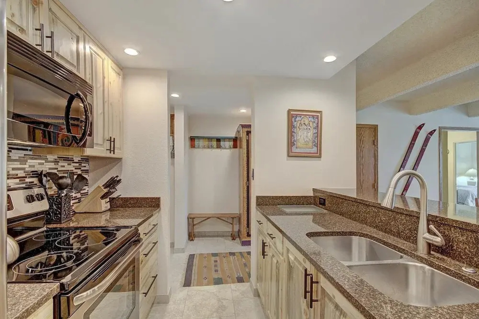 Wheeler House Spacious East Village Condo, Easy Walk to Super Bee - WH104 by Redawning