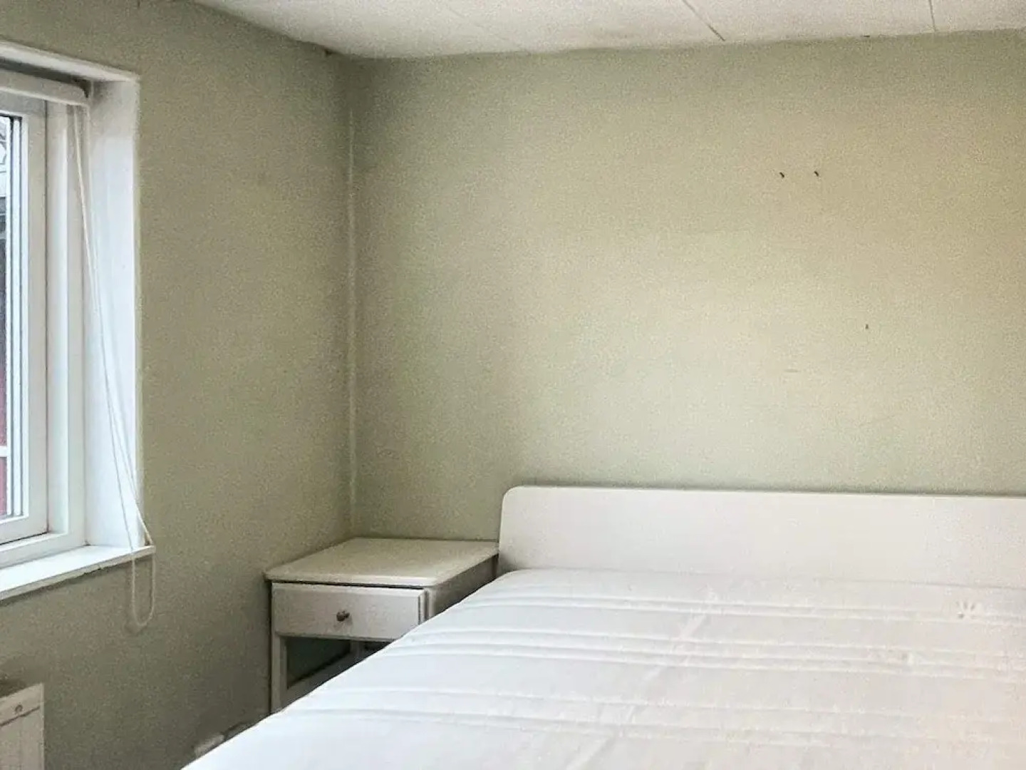 Serene Lakehouse With Rowing Boat