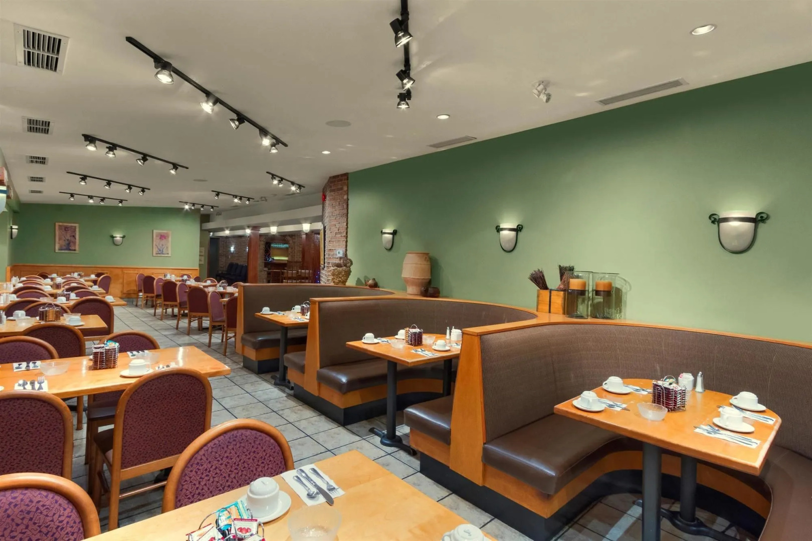 Travelodge Kingston LaSalle Hotel